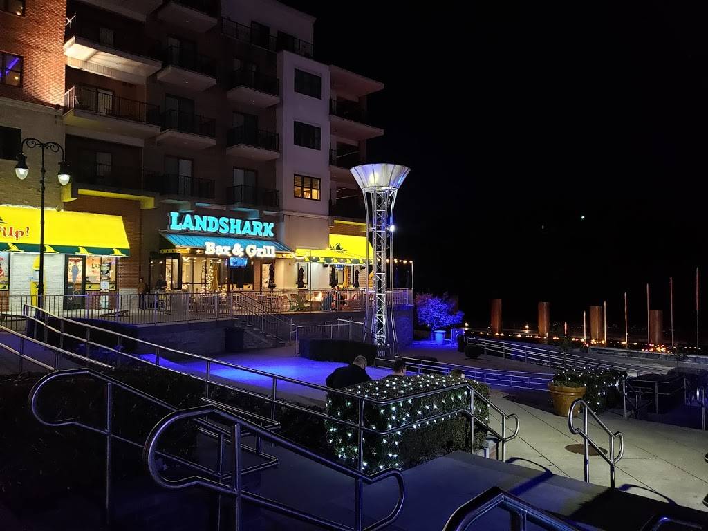 LandShark Bar & Grill Branson | restaurant | 915 Branson Landing Blvd, Branson, MO 65616, USA | 4173855014 OR +1 417-385-5014