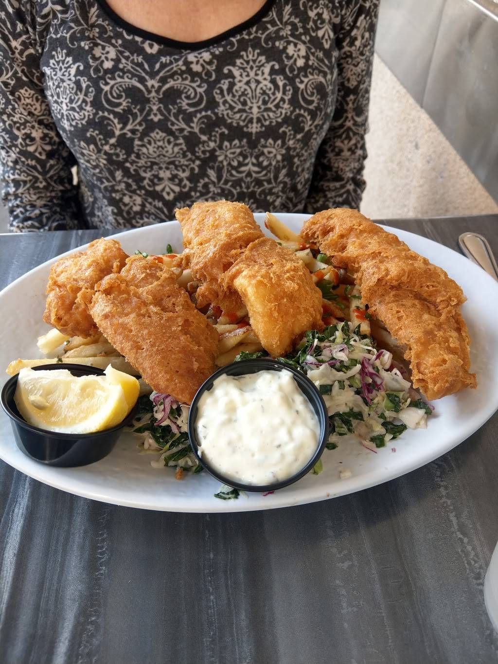 California Fish Grill | restaurant | 6435 Canoga Ave, Woodland Hills, CA 91367, USA | 8189283830 OR +1 818-928-3830