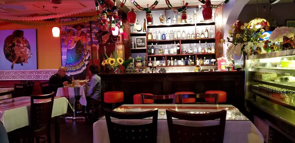 Robertos Grill Cafe | restaurant | 102 E Post Rd, White Plains, NY 10601, USA | 9148311028 OR +1 914-831-1028