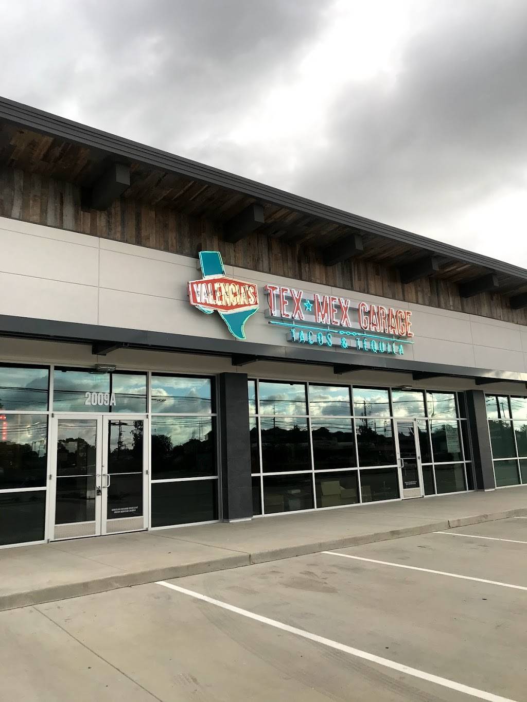 Valencia’s Tex-Mex Garage | restaurant | 2009 W 34th St Suite A, Houston, TX 77018, USA | 7136867642 OR +1 713-686-7642