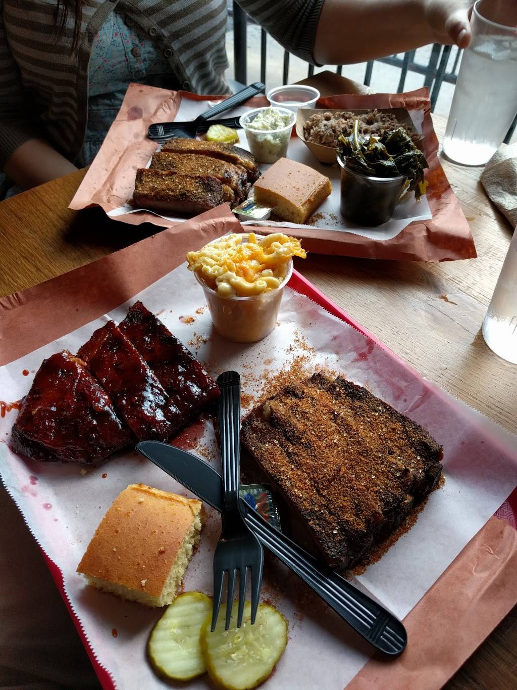 Black Hog BBQ Bar | restaurant | 118 S Market St, Frederick, MD 21701, USA | 3016629090 OR +1 301-662-9090