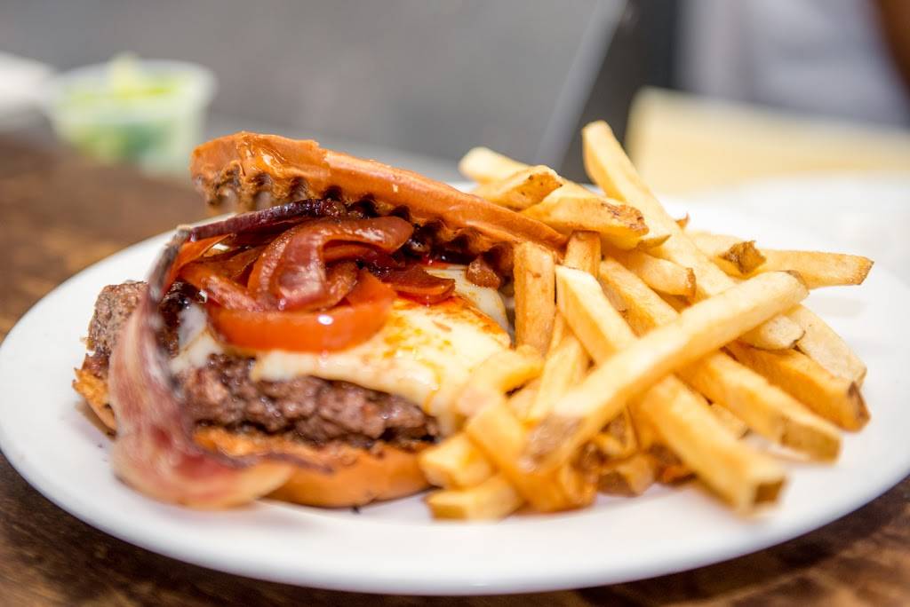 The Squealing Pig - Boston | restaurant | 134 Smith St, Boston, MA 02120, USA | 6175666651 OR +1 617-566-6651