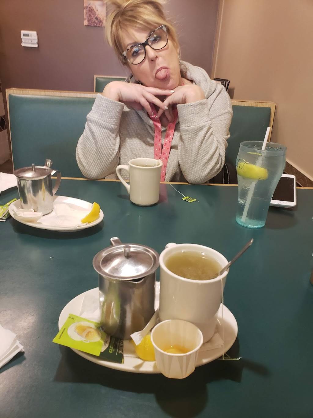 Johnnys Coney Island | restaurant | 5762 15 Mile Rd, Sterling Heights, MI 48310, USA | 5862684950 OR +1 586-268-4950