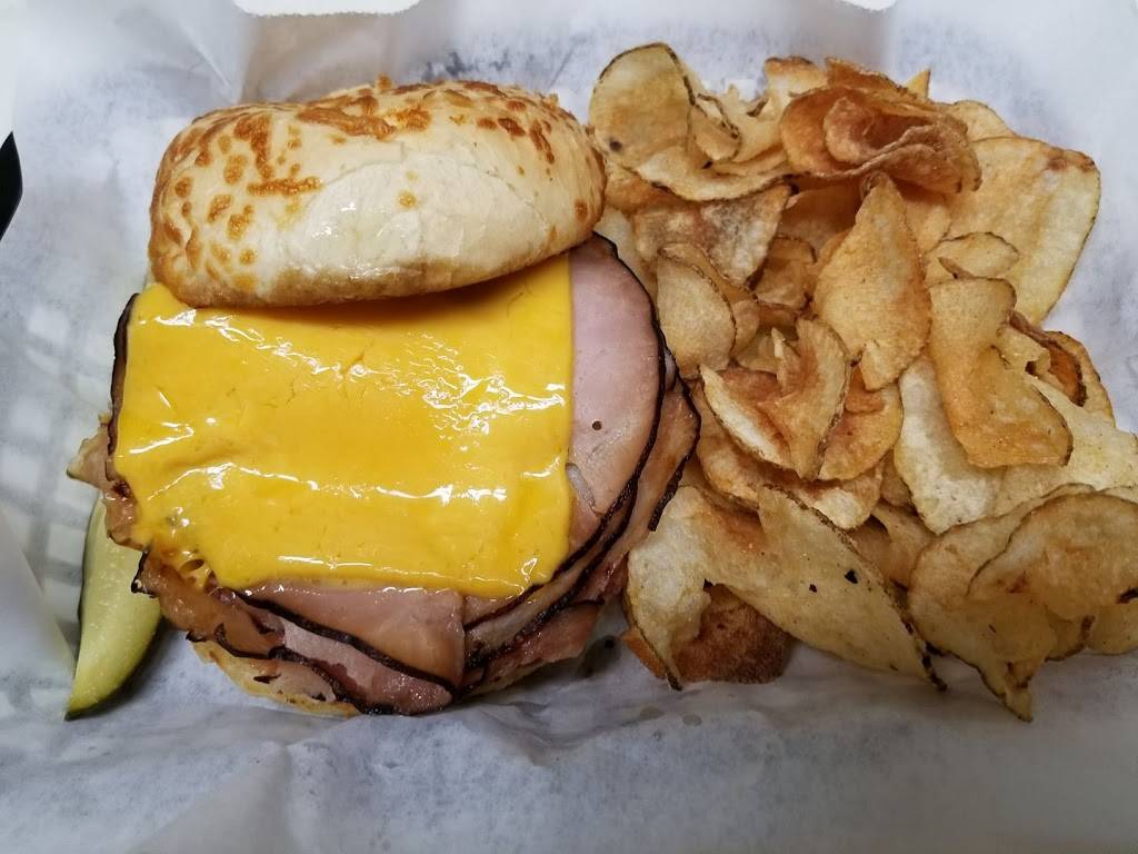 The Station Pub & Grill | restaurant | W226N3013 Duplainville Rd, Pewaukee, WI 53072, USA | 2626955300 OR +1 262-695-5300