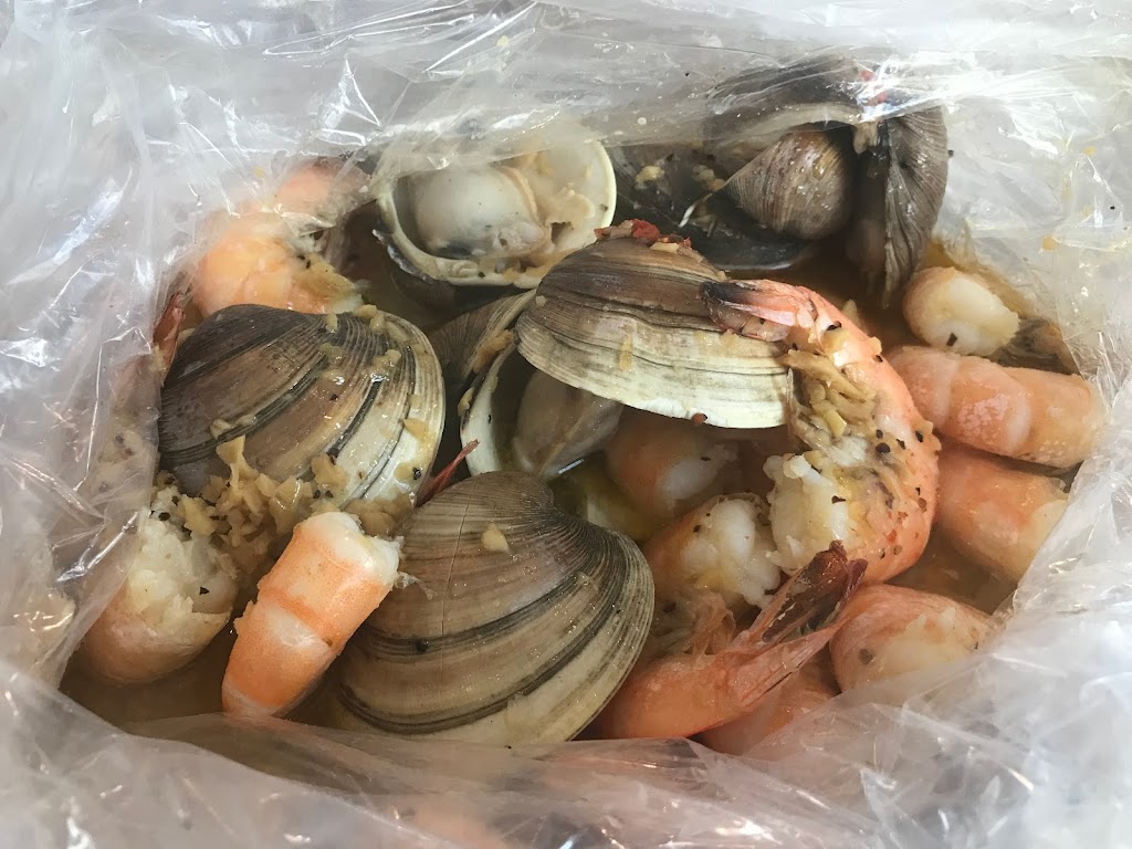 Tail Whip Seafood Boil | restaurant | 9456 Charter Gate Dr M, Ashland, VA 23005, USA | 8042993515 OR +1 804-299-3515