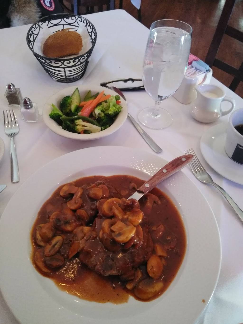 Louie & Johnnies Ristorante Primavera | restaurant | 887 Yonkers Ave, Yonkers, NY 10704, USA | 9144233300 OR +1 914-423-3300