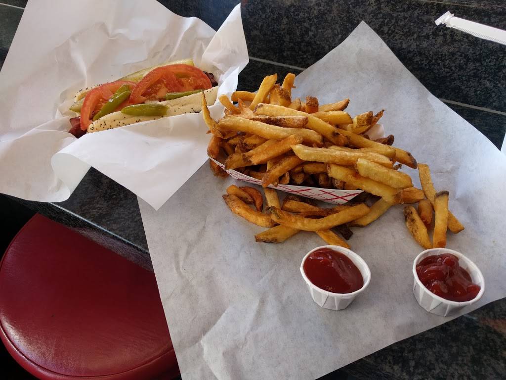 The Wieners Circle | meal takeaway | 2622 N Clark St, Chicago, IL 60614, USA | 7734777444 OR +1 773-477-7444