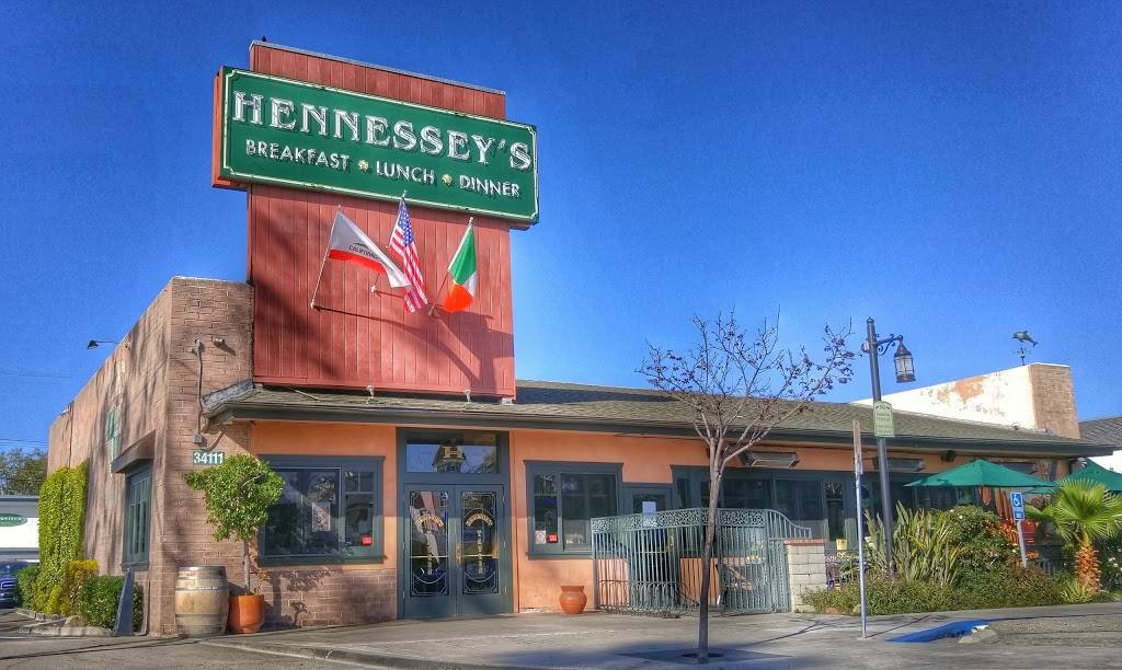 Hennesseys Tavern | restaurant | 34111 La Plaza, Dana Point, CA 92629, USA | 9494880121 OR +1 949-488-0121