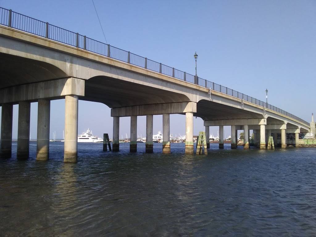 Beacon | restaurant | 4454, 8 W Water St, Sag Harbor, NY 11963, USA | 6317257088 OR +1 631-725-7088