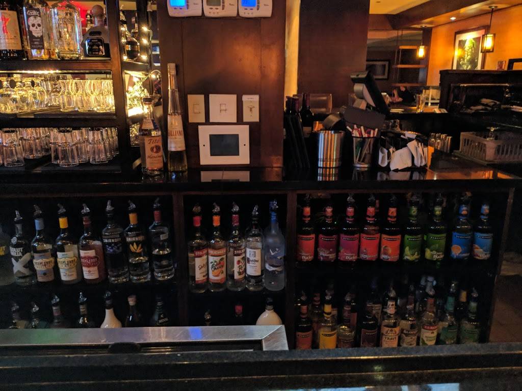 Shade Bar and Grill | restaurant | 16 Ella Grasso Turnpike, Windsor Locks, CT 06096, USA | 8608044726 OR +1 860-804-4726