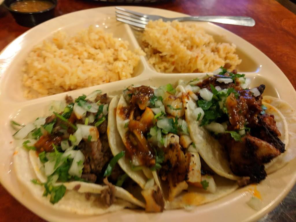 Tacos Reyes | restaurant | 21929 Saticoy St, Canoga Park, CA 91304, USA | 8189327926 OR +1 818-932-7926