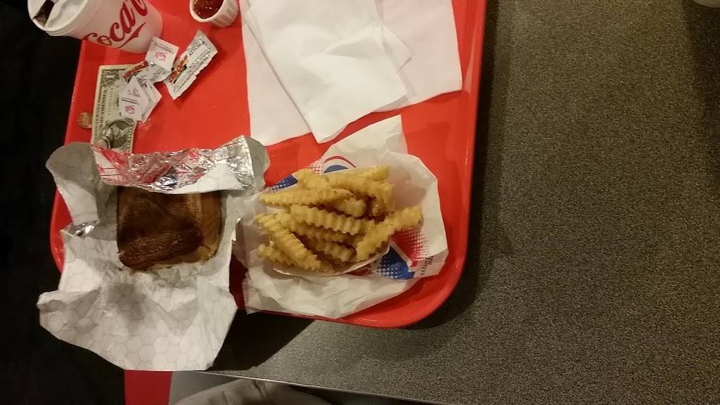 Dairy Delight | restaurant | 1324 E Wood St, Paris, TN 38242, USA | 7316421795 OR +1 731-642-1795