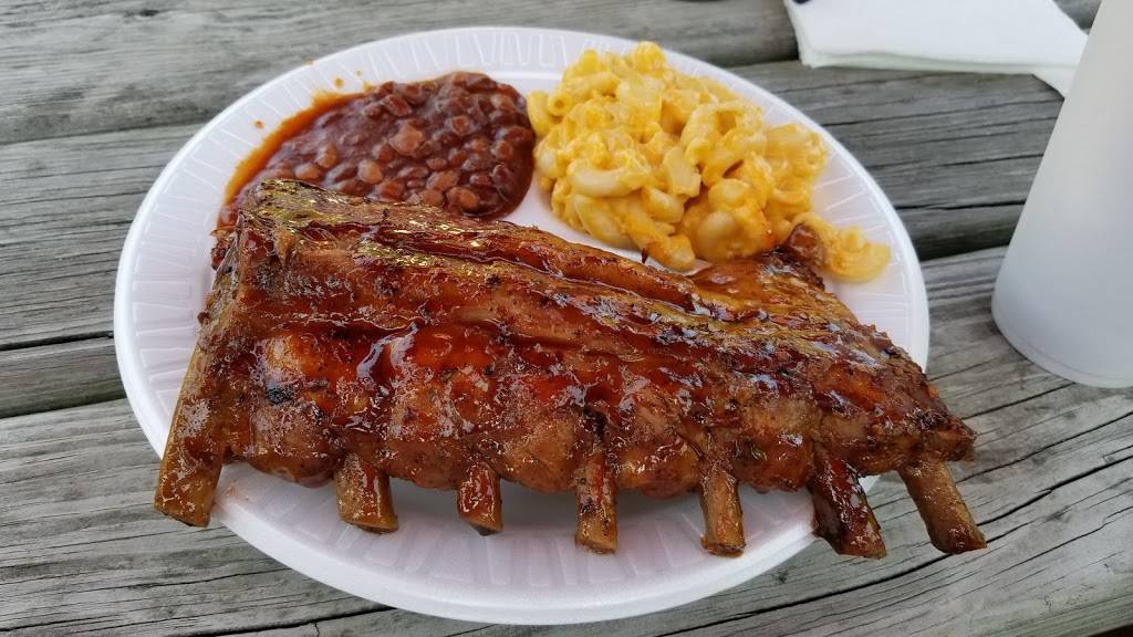 Carolina Brothers Pit Barbeque | restaurant | 20702 Ashburn Rd, Ashburn, VA 20147, USA | 7037297070 OR +1 703-729-7070