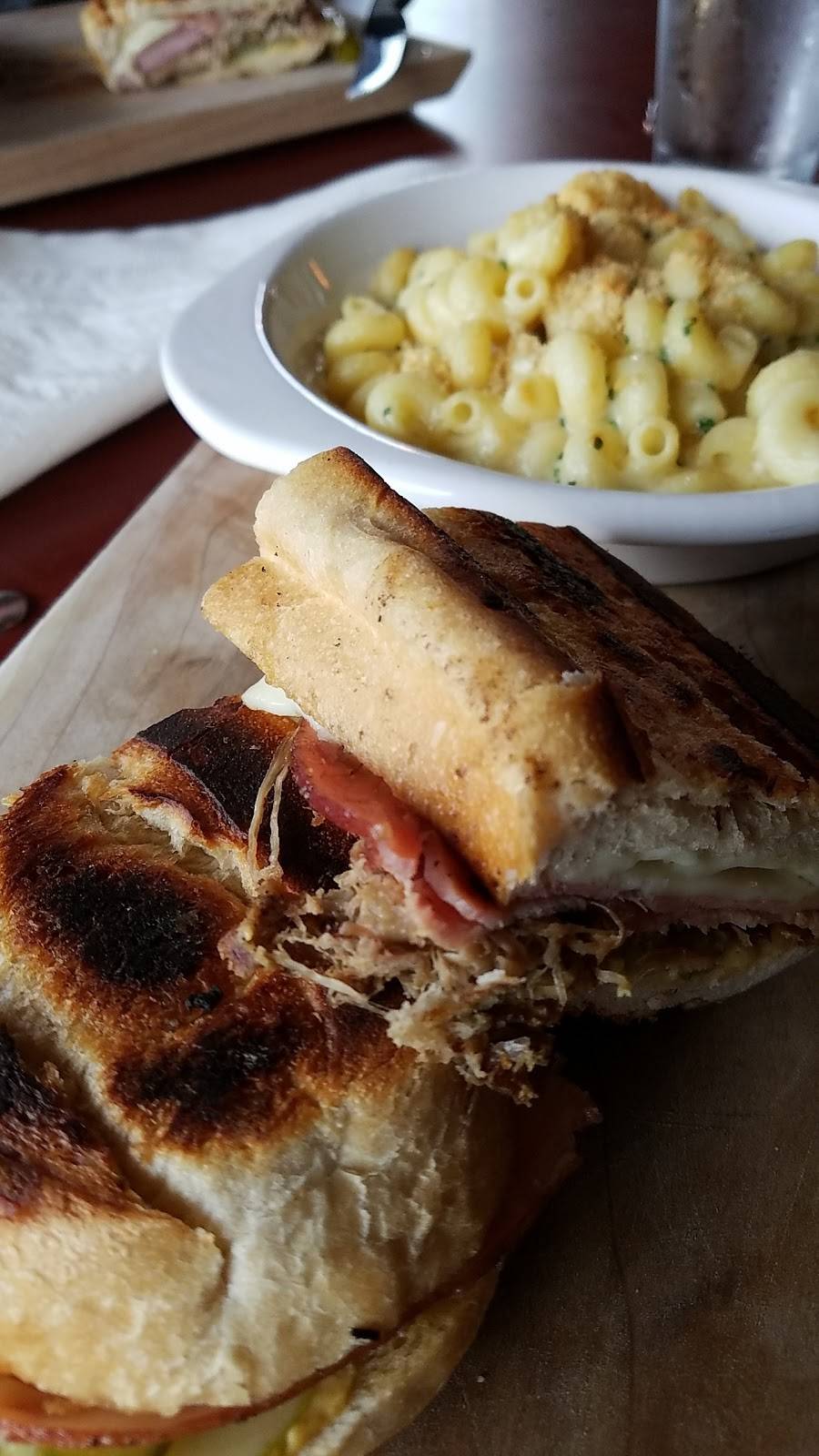 Keepers Quarters | restaurant | 817 S Illinois Ave, Carbondale, IL 62901, USA | 6185290990 OR +1 618-529-0990