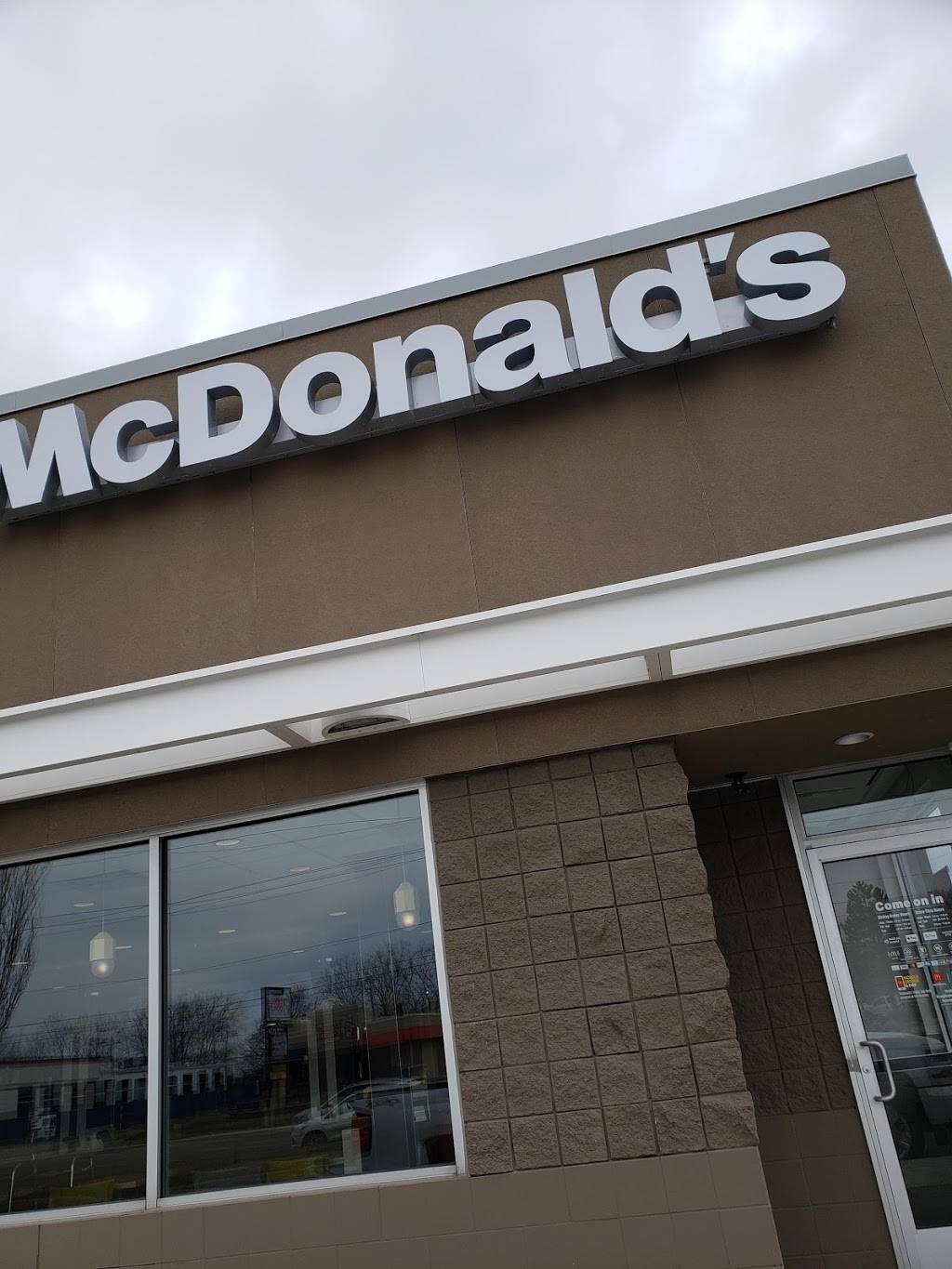 McDonalds | cafe | 4772 Dixie Hwy, Waterford Twp, MI 48329, USA | 2486740961 OR +1 248-674-0961