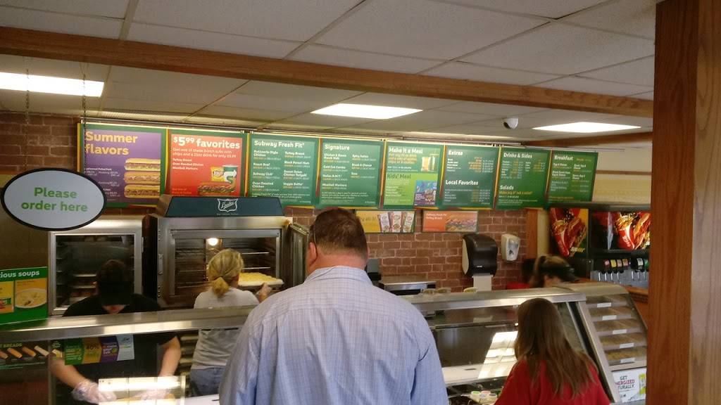 Subway | restaurant | 1700 S Memorial Dr, New Castle, IN 47362, USA | 7655291626 OR +1 765-529-1626