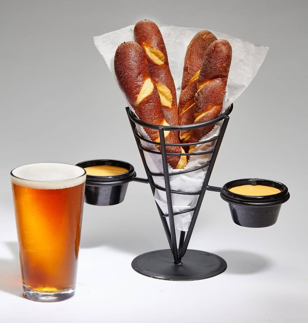 Dee Jays BBQ Ribs & Grille | restaurant | 380 Three Springs Dr, Weirton, WV 26062, USA | 3047481150 OR +1 304-748-1150