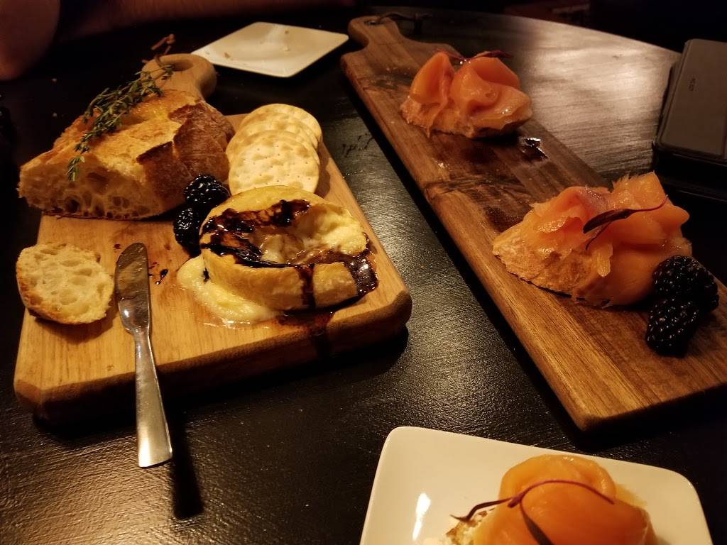 CRUSH Wine Bar Ltd. | restaurant | 3031-103 Valley Ave, Winchester, VA 22601, USA | 5405500103 OR +1 540-550-0103