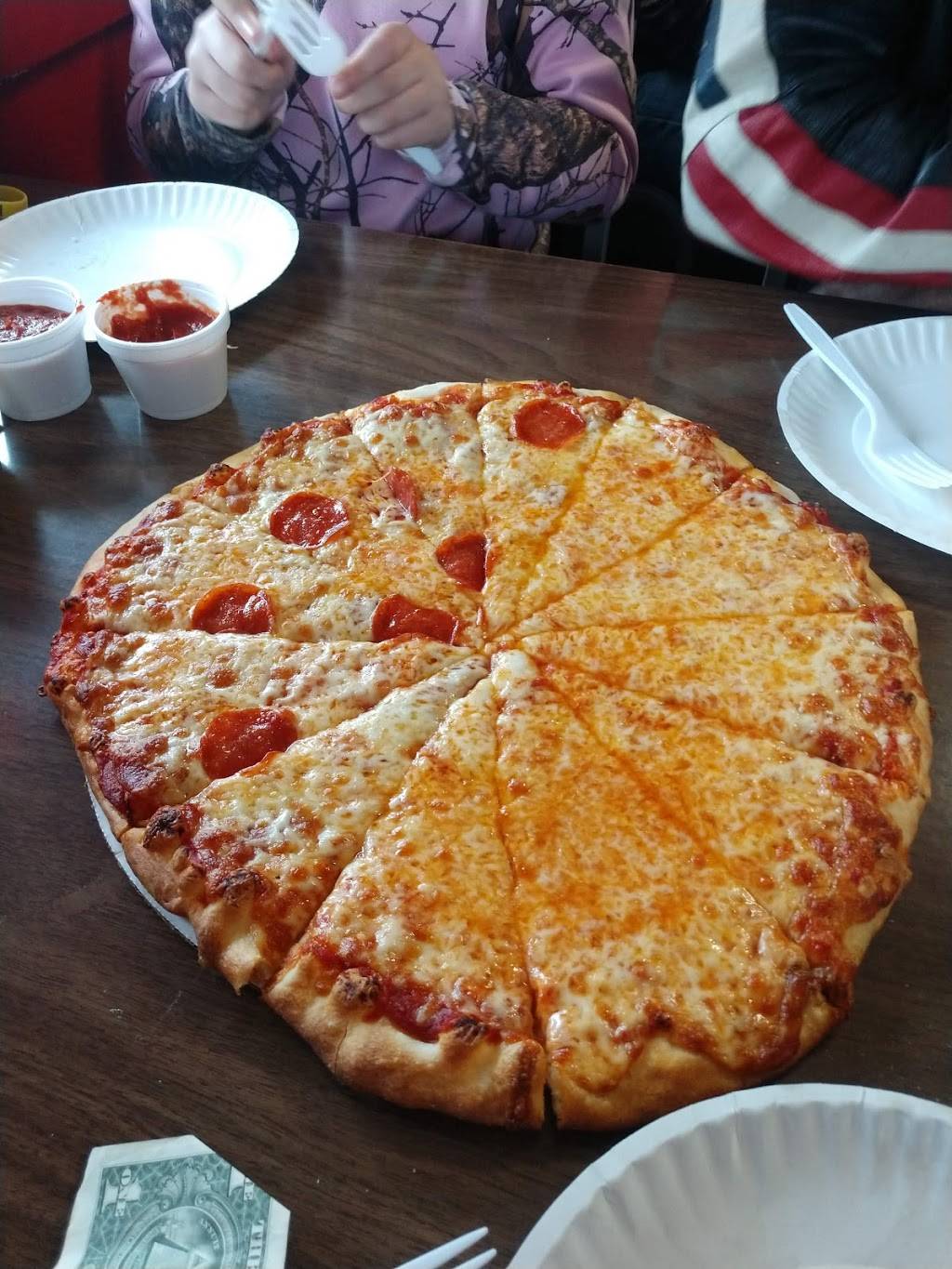 Cooks Pizza | restaurant | 101 S Elkhart Ave, Wakarusa, IN 46516, USA | 5748624425 OR +1 574-862-4425