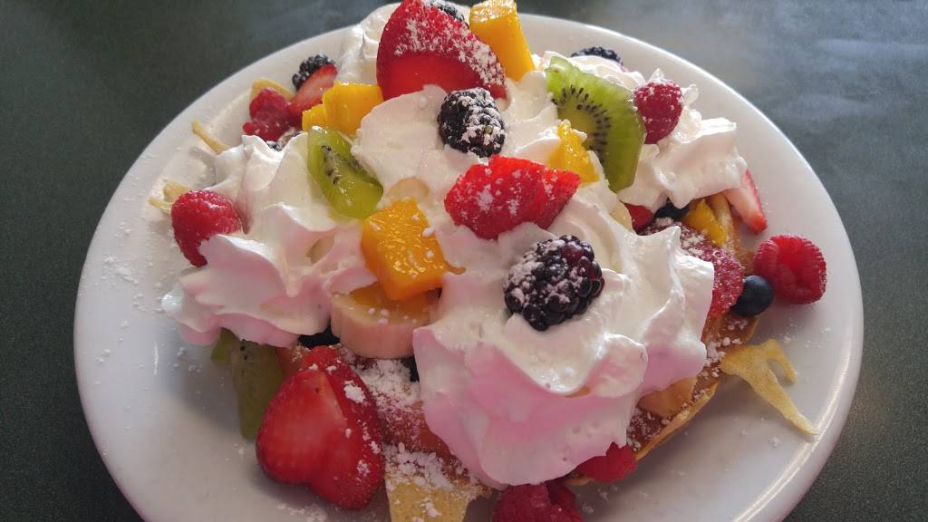 Fernandos Family Restaurant | restaurant | 311 Blake St, Barrie, ON L4M 1K7, Canada | 7057260623 OR +1 705-726-0623