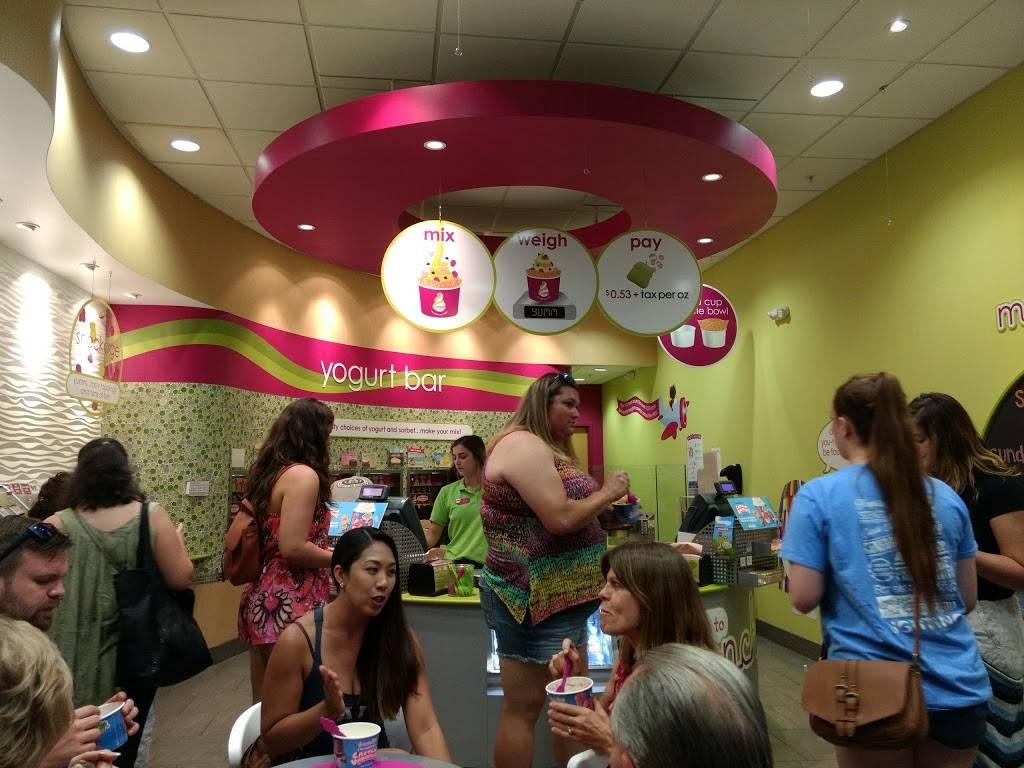 Menchies Frozen Yogurt | bakery | FOLSOM GATEWAY, 2405 Iron Point Rd Ste 120, Folsom, CA 95630, USA | 9163659640 OR +1 916-365-9640