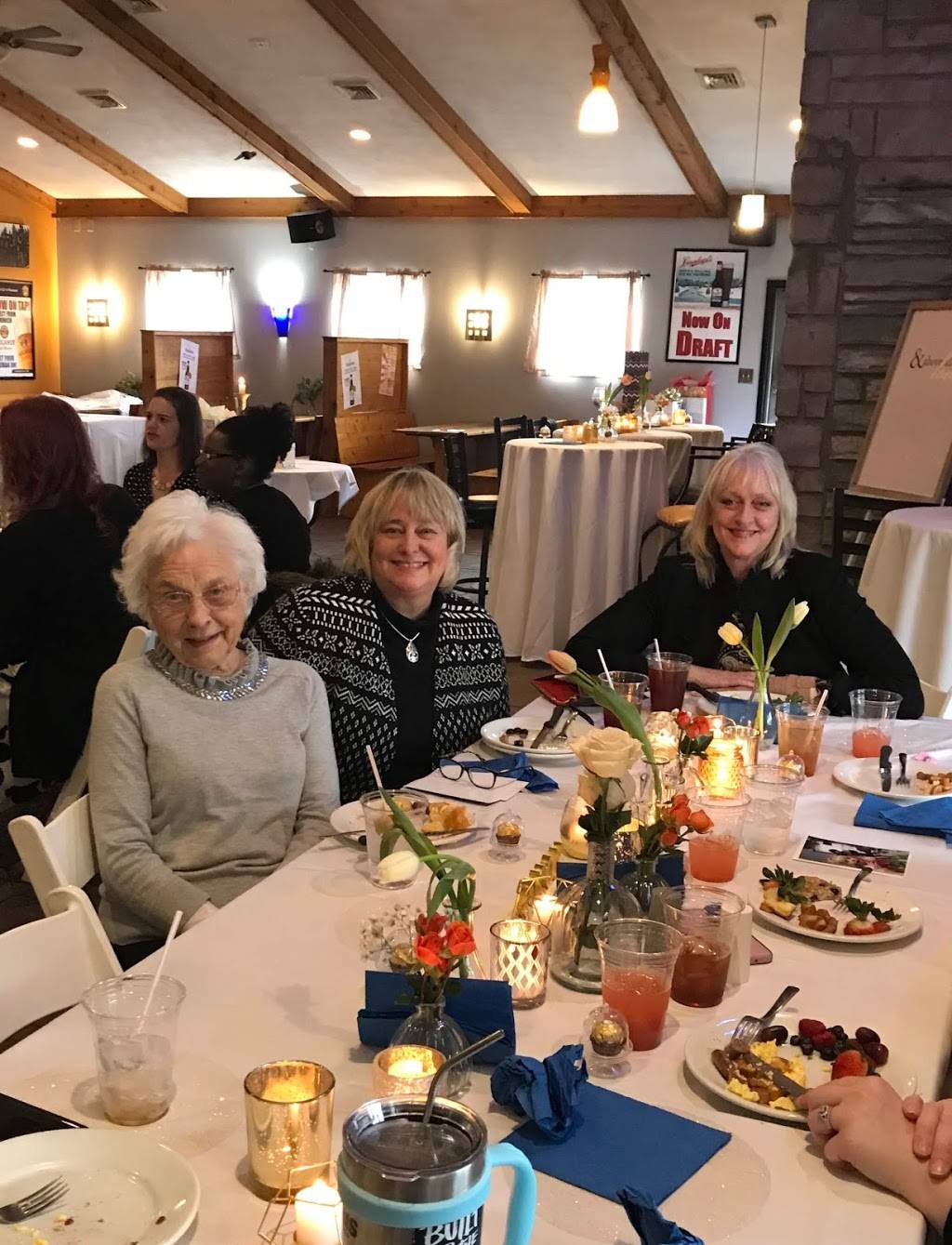 Tinys Pub & Grill | restaurant | 602 N Main St, Columbia, IL 62236, USA | 6182819977 OR +1 618-281-9977