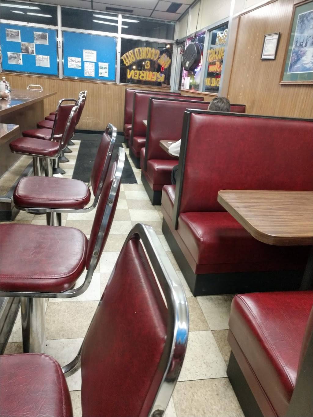 Steves Doghouse | restaurant | 3850 Pearl Rd, Cleveland, OH 44109, USA | 2163981446 OR +1 216-398-1446