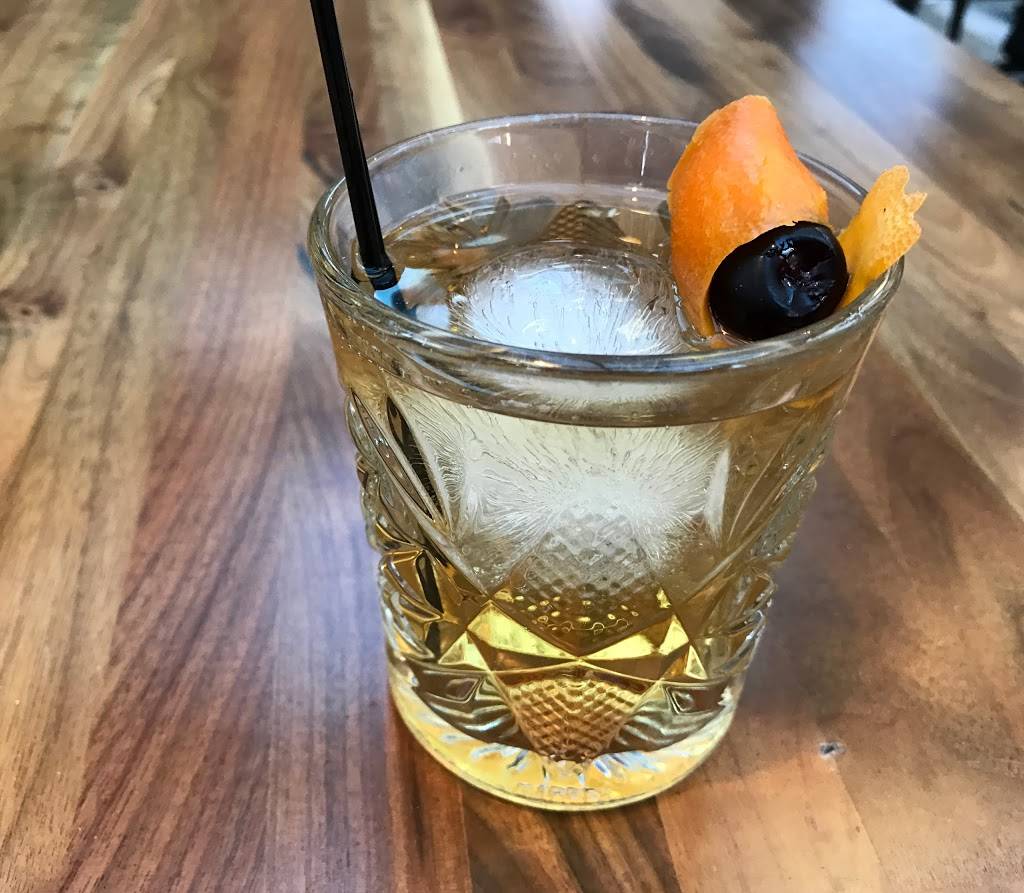 Essex Bar & Bistro | restaurant | 101 S Tryon St #14, Charlotte, NC 28280, USA | 9804063857 OR +1 980-406-3857