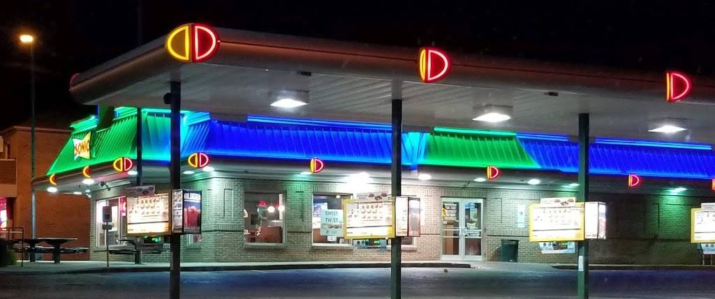 Sonic Drive-In | restaurant | 5836 Mayfield Rd, Mayfield Heights, OH 44124, USA | 4409951600 OR +1 440-995-1600
