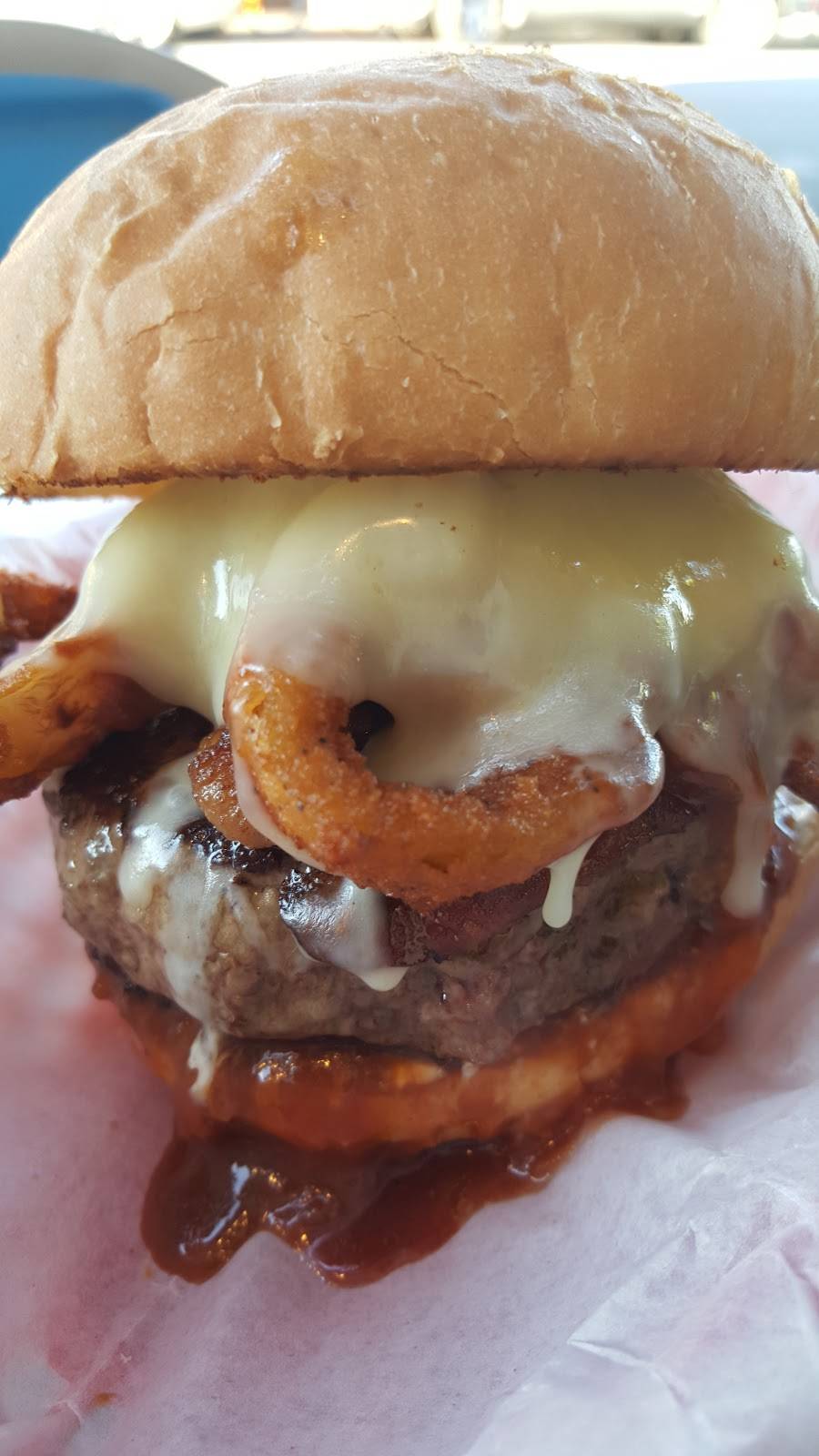 Phyllis Giant Burgers | restaurant | 8 E Blithedale Ave, Mill Valley, CA 94941, USA | 4153816010 OR +1 415-381-6010