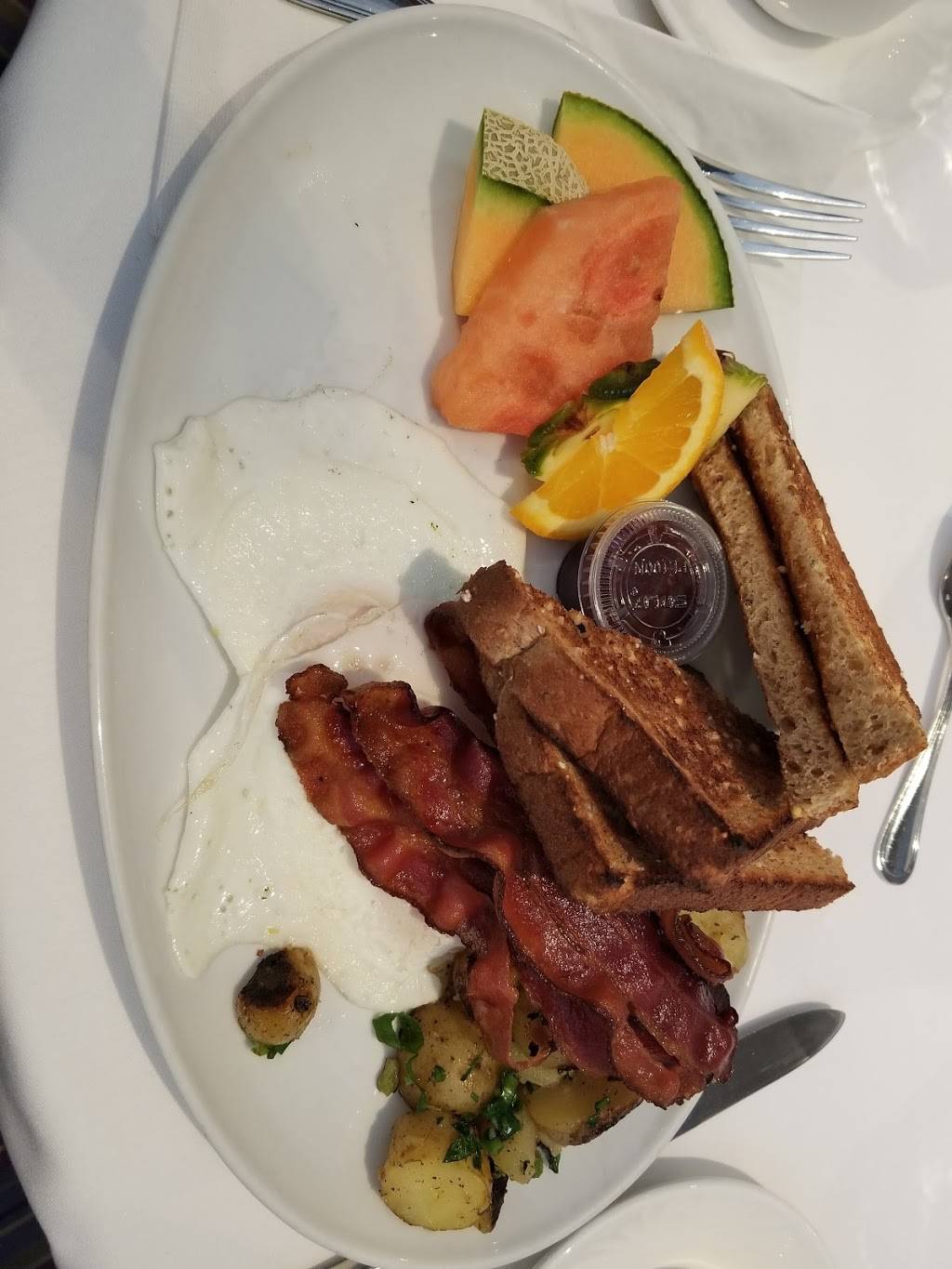 La Fenouillière | restaurant | 3100 Chemin Saint-Louis, Québec, QC G1W 1R8, Canada | 4186533886 OR +1 418-653-3886