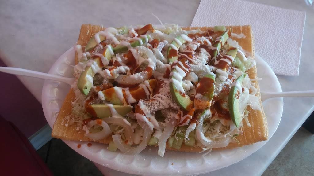 La Carreta De Lily | restaurant | 2902 W Van Buren St, Phoenix, AZ 85009, USA | 6024422050 OR +1 602-442-2050