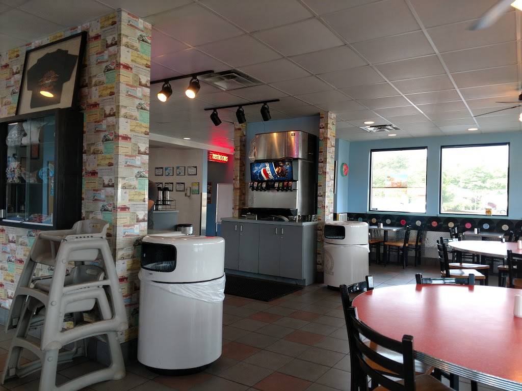 Mr Quick Drive In | restaurant | 5501 E Apple Ave, Muskegon, MI 49442, USA | 2317882393 OR +1 231-788-2393