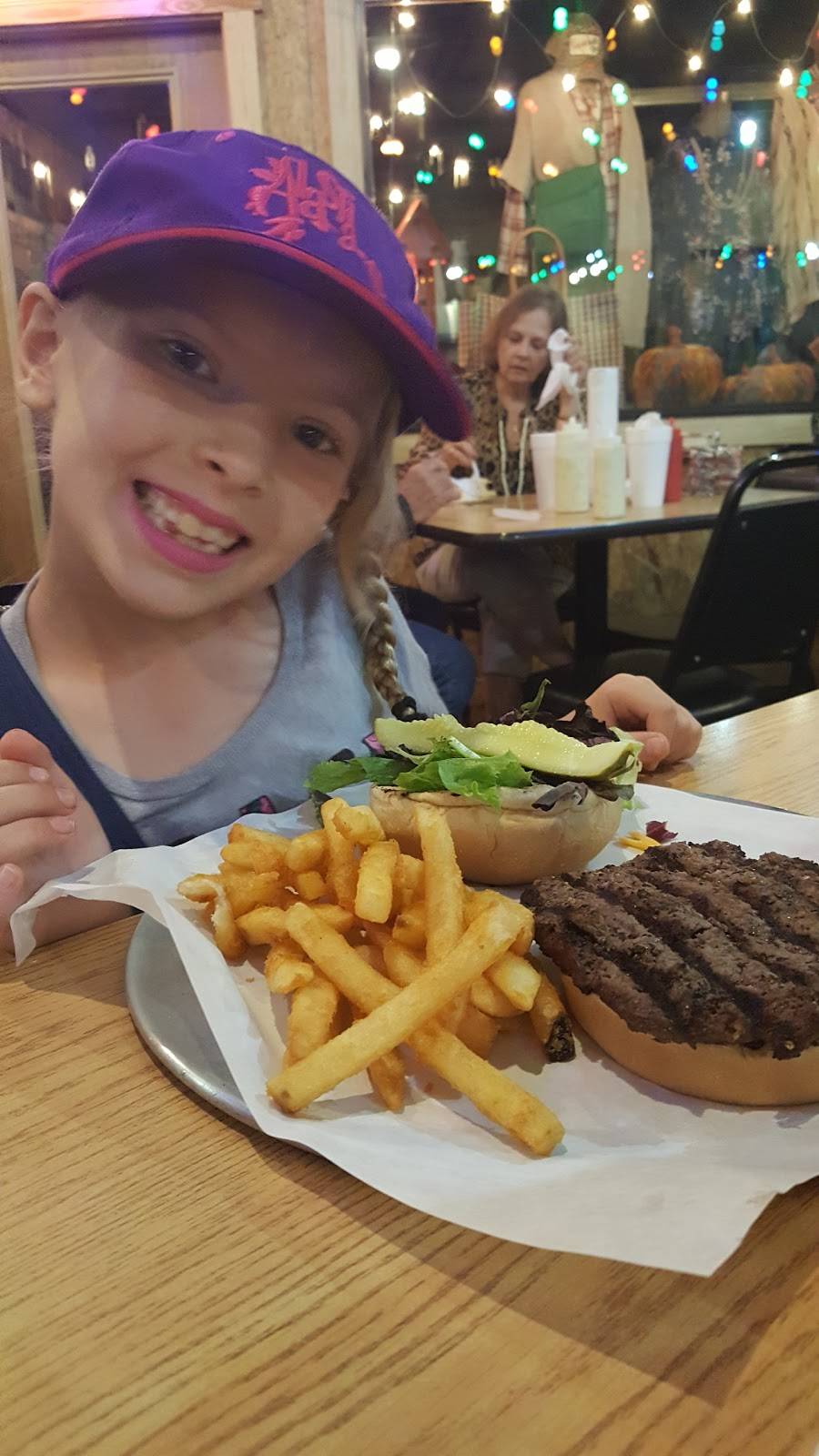 Wades Place | restaurant | 104 E Main St, Chandler, TX 75758, USA | 9038492729 OR +1 903-849-2729