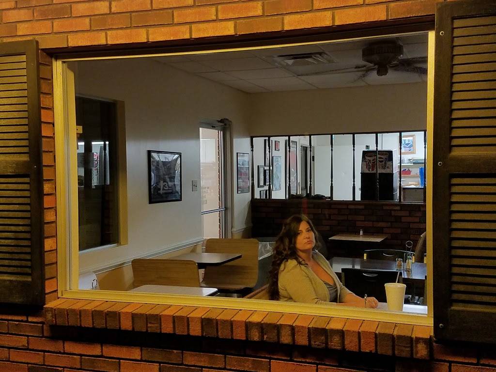 Hamburger Hut | restaurant | 640 US-25E Scenic, Barbourville, KY 40977, USA | 6065465240 OR +1 606-546-5240