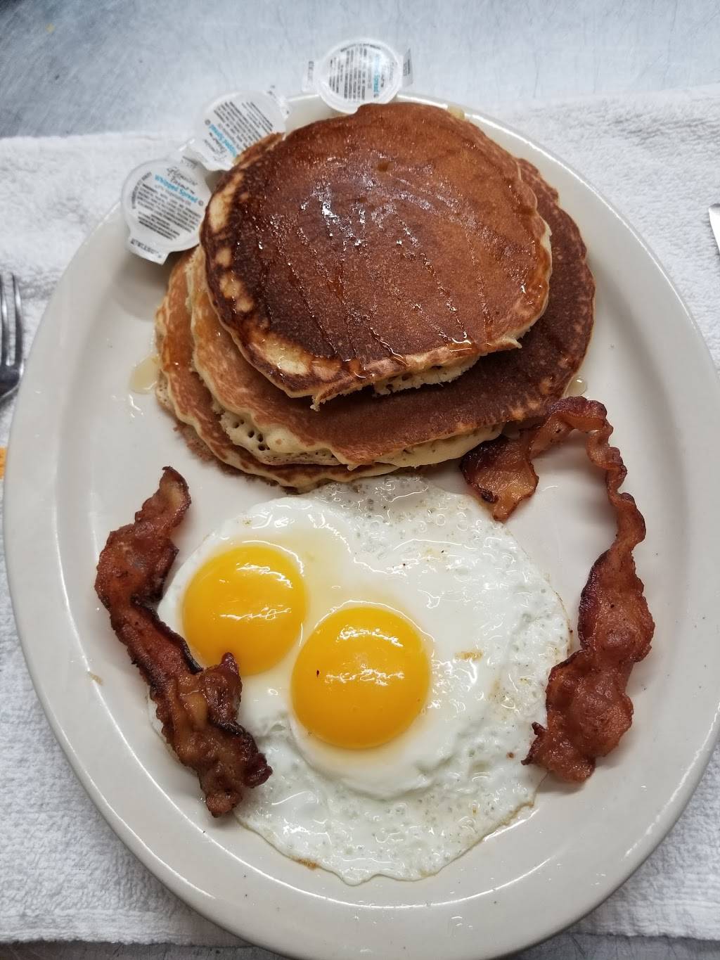 The Palm Cafe | restaurant | 725 TX-46, New Braunfels, TX 78130, USA | 8306268899 OR +1 830-626-8899