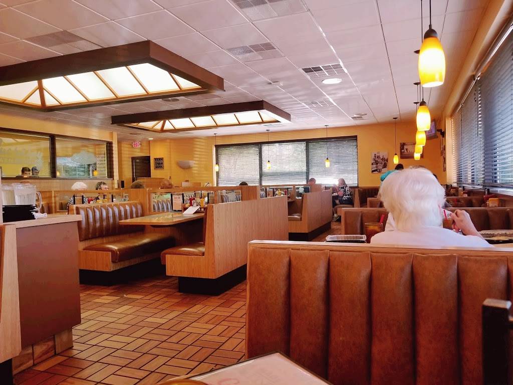 Guernsey Farms Dairy | restaurant | 21300 Novi Rd, Northville, MI 48167, USA | 2483491466 OR +1 248-349-1466