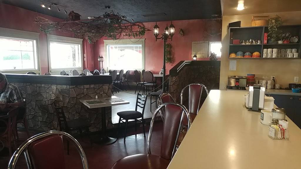 Restaurant Côté Cour | restaurant | 253 Rue Principale, Lambton, QC G0M 1H0, Canada | 4184862323 OR +1 418-486-2323