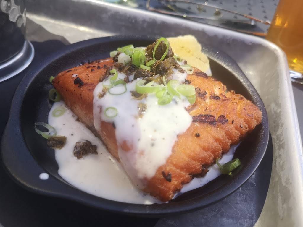 Bistro la Gargouille | restaurant | 556 Boulevard Saint-Joseph, Gatineau, QC J8Y 4A4, Canada | 8195257799 OR +1 819-525-7799