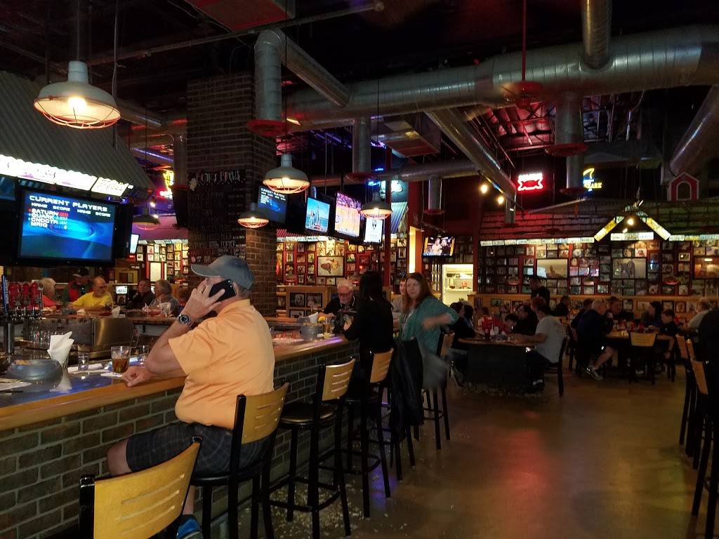 Uncle Bears Grill & Tap | restaurant | 21151 E Rittenhouse Rd, Queen Creek, AZ 85142, USA | 4808823177 OR +1 480-882-3177