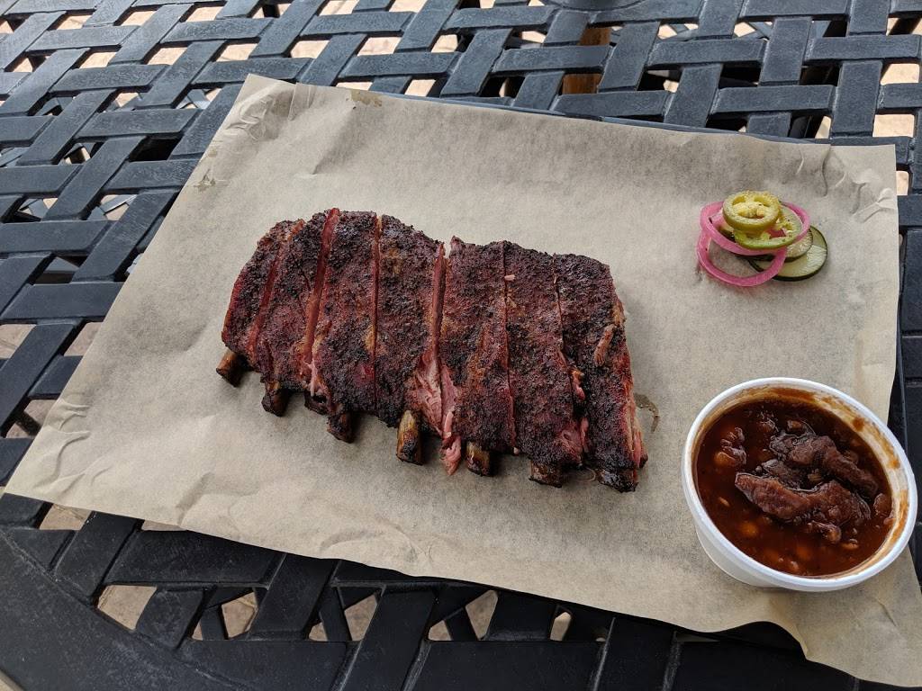 Jousting Pigs BBQ | restaurant | 110 E Kansas St, Liberty, MO 64068, USA | 8167027555 OR +1 816-702-7555