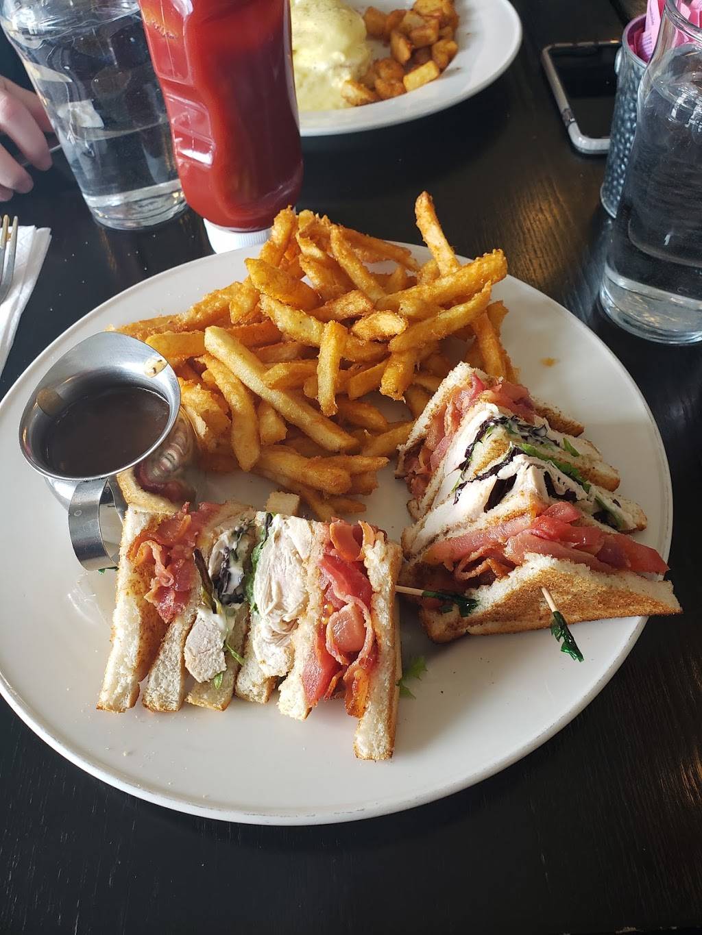 Home Plate Restaurant | restaurant | 955 Elgin St W, Cobourg, ON K9A 5J6, Canada | 9053727212 OR +1 905-372-7212