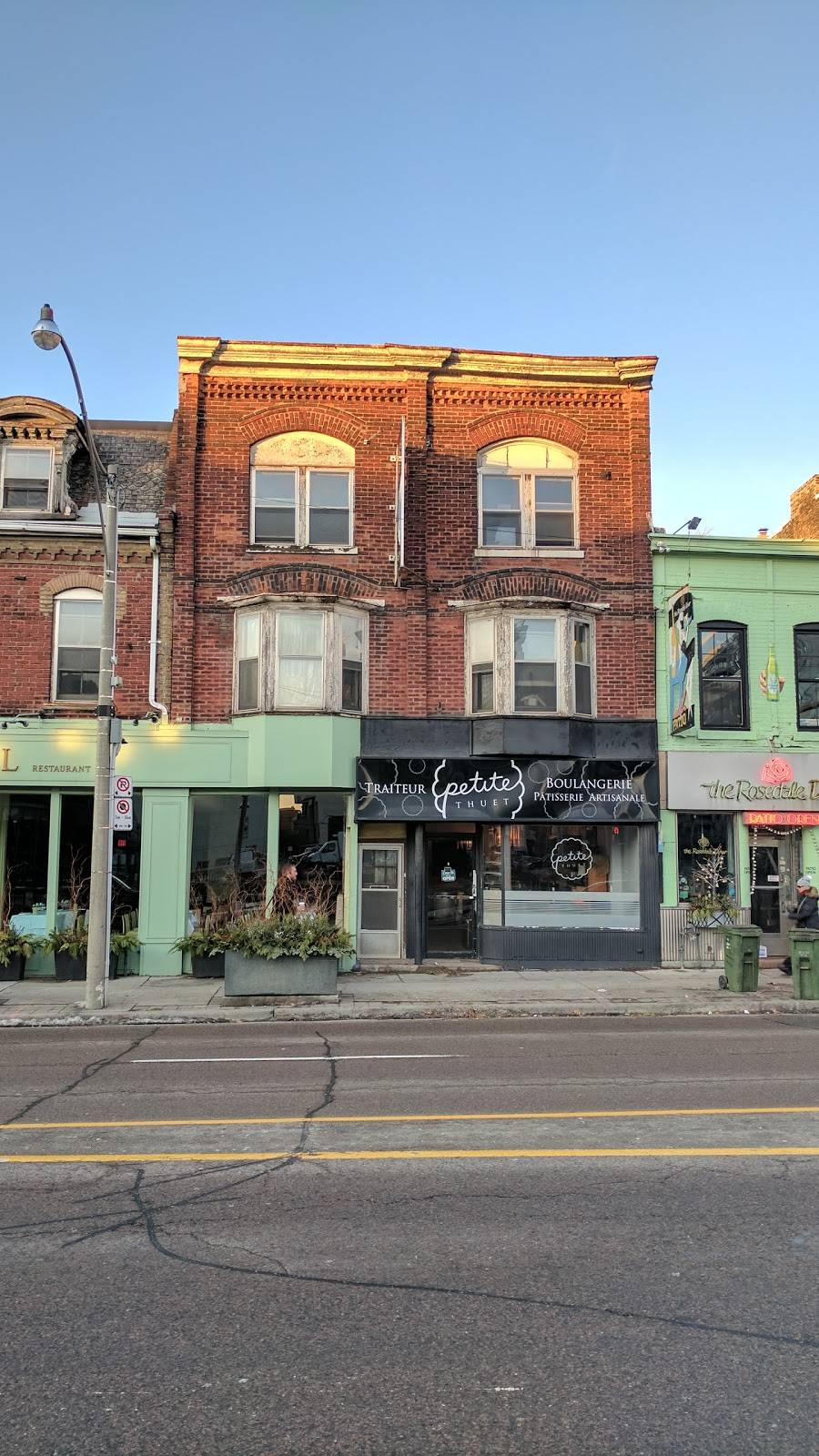 Petite Thuet | restaurant | 1162 Yonge St, Toronto, ON M4W 2L9, Canada | 4169242777 OR +1 416-924-2777