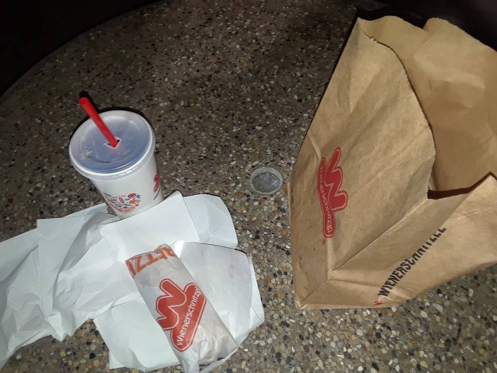 Wienerschnitzel | restaurant | 101 W Willow St, Long Beach, CA 90806, USA | 5625959511 OR +1 562-595-9511