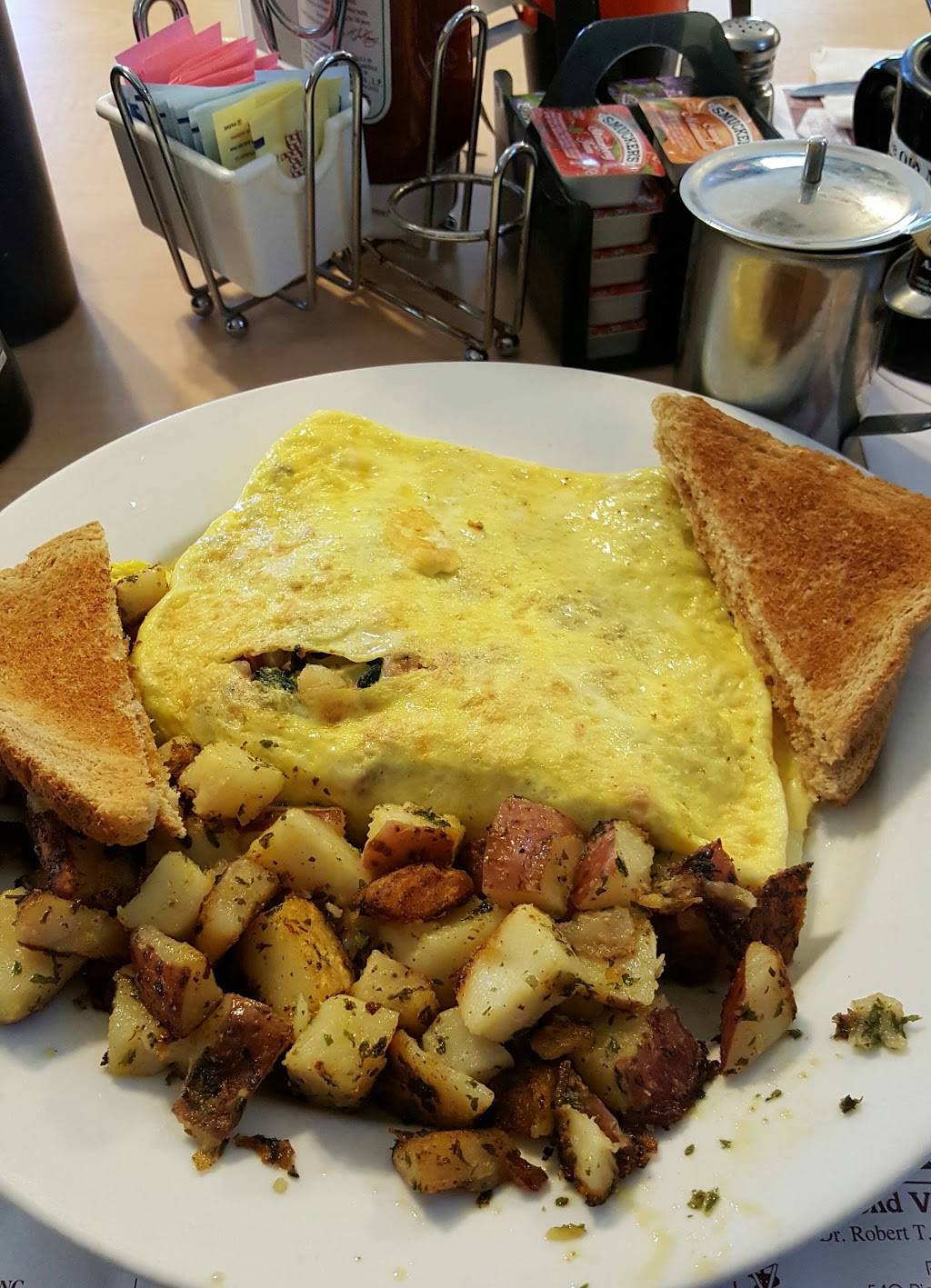 Old Mill Diner | restaurant | 4349 S County Trail, Charlestown, RI 02813, USA | 4013643033 OR +1 401-364-3033