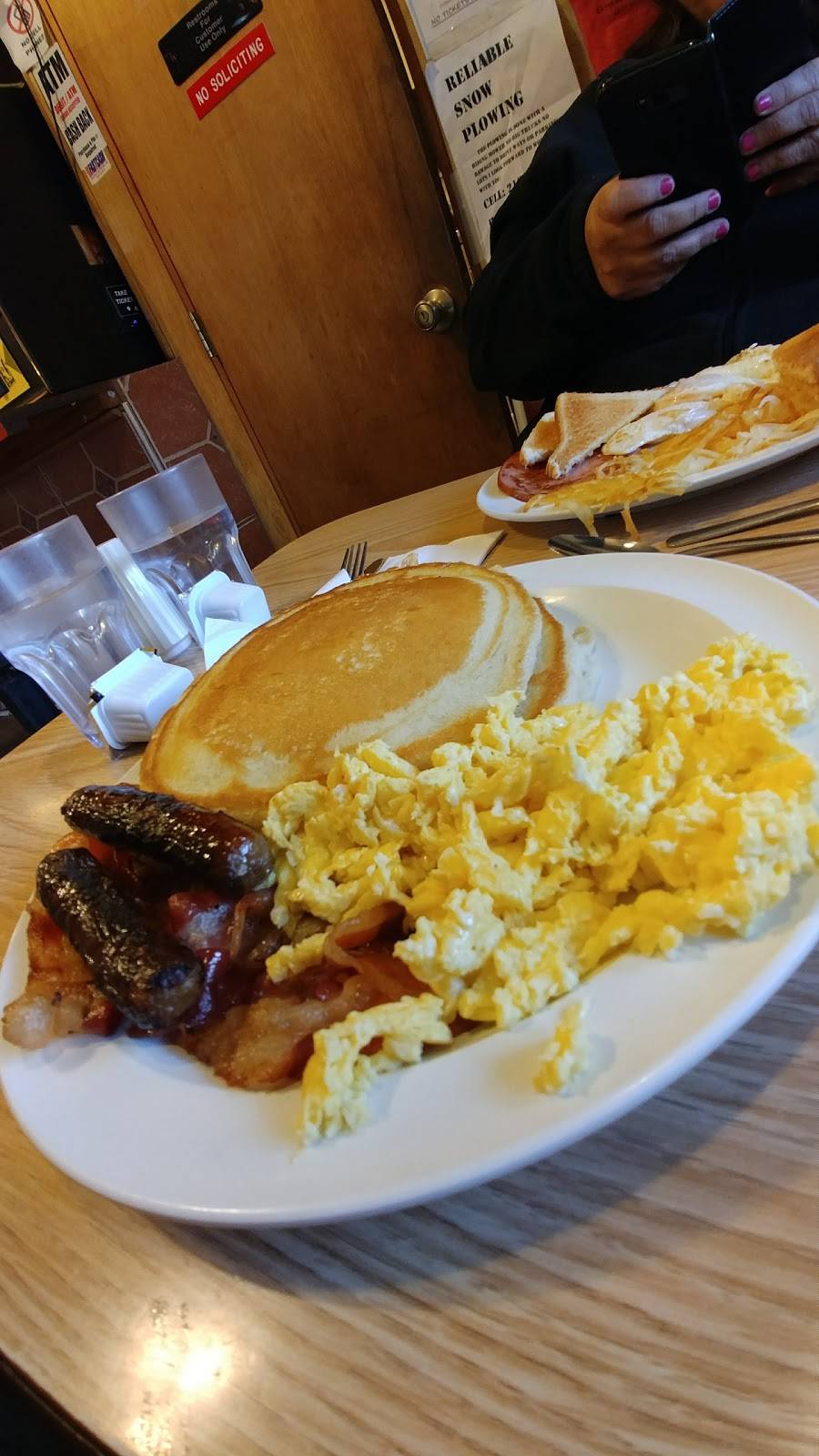 Diana Bakers Diner | restaurant | 3380 W 46th St, Cleveland, OH 44102, USA | 2166311533 OR +1 216-631-1533