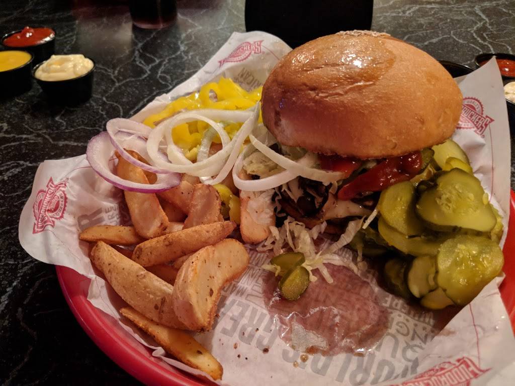 Fuddruckers | restaurant | 44036 Pipeline Plaza, Ashburn, VA 20147, USA | 7037240990 OR +1 703-724-0990