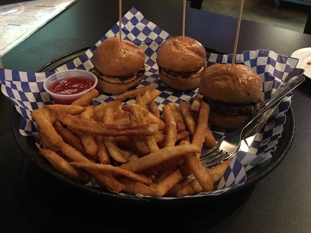 Bootys Wings, Burgers, and Beer | restaurant | 15557 W Bell Rd suite 405, Surprise, AZ 85374, USA | 6235467757 OR +1 623-546-7757