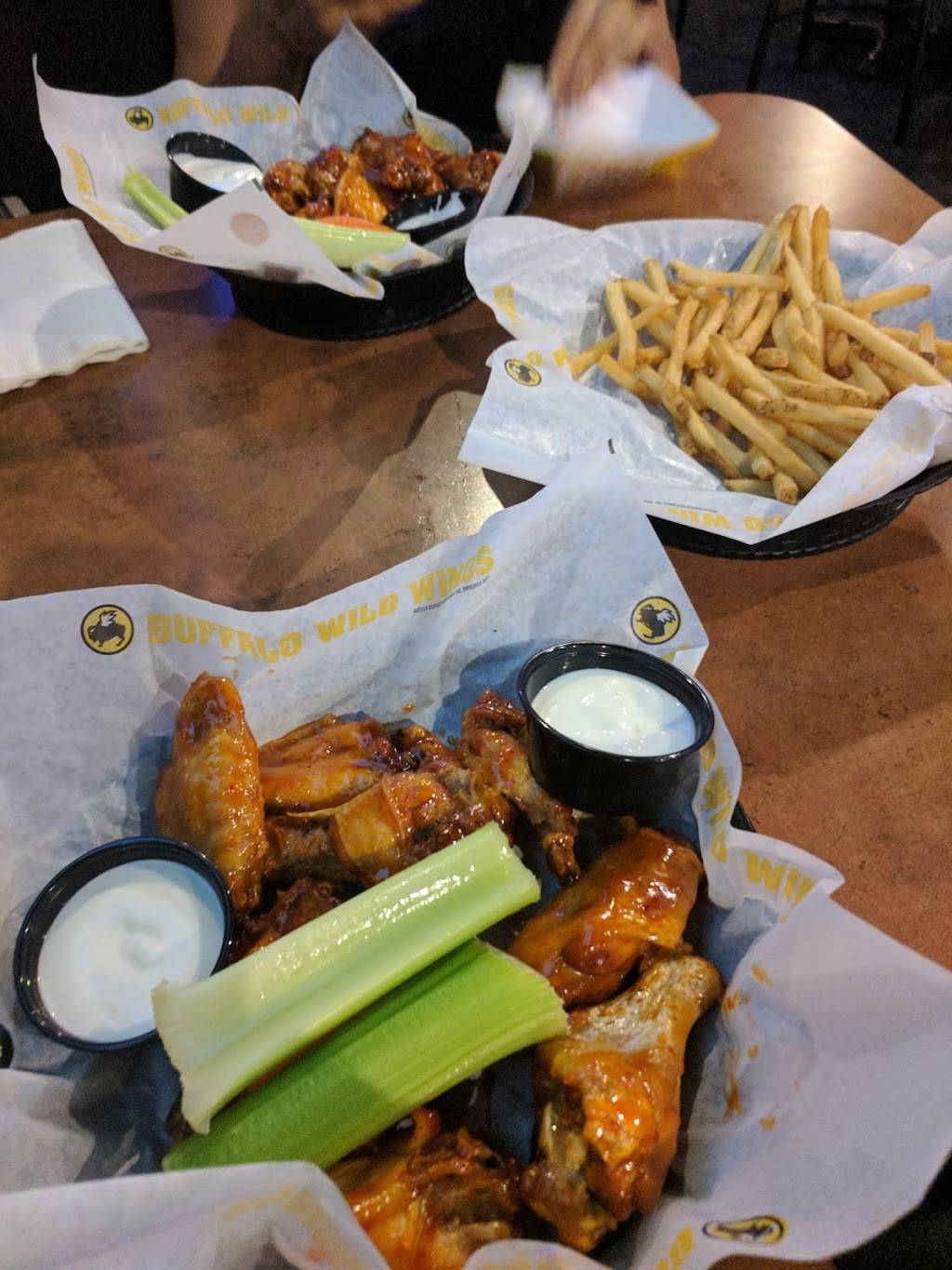 Buffalo Wild Wings | restaurant | 107-16 71st Ave, Forest Hills, NY 11375, USA | 7185449453 OR +1 718-544-9453