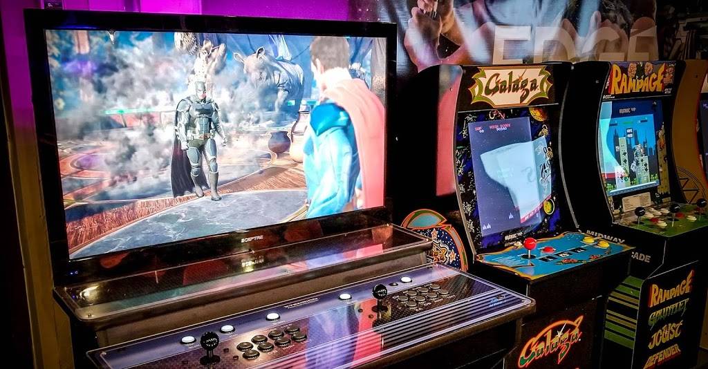 Edge Gamers Lounge | restaurant | 2642 Packerland Dr, Green Bay, WI 54313, USA | 9203939343 OR +1 920-393-9343